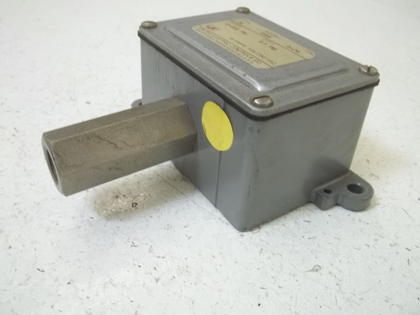 UNITED ELECTRIC J6-9568 PRESSURE SWITCH UNMP