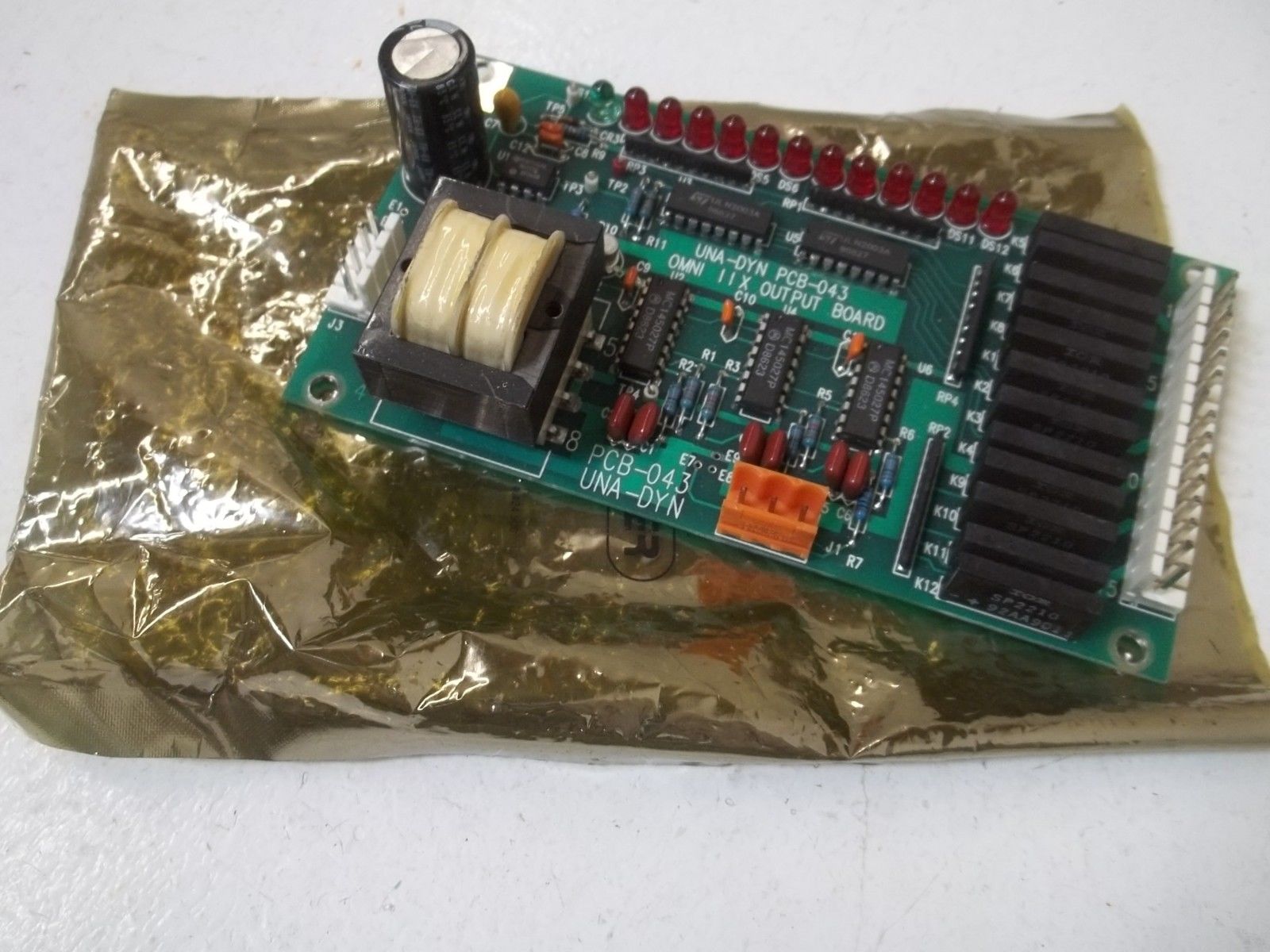 UNIVERSAL DYNAMIC PCB-043 OUTPUT BOARD OMNI IIX UNMP