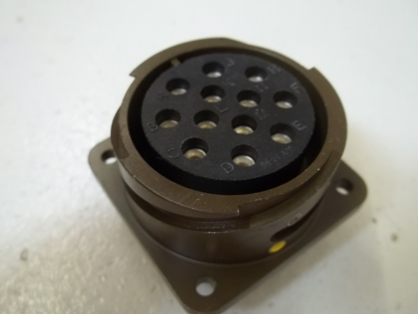 VEAM CIR020R-28-15S CONNECTOR NSNP
