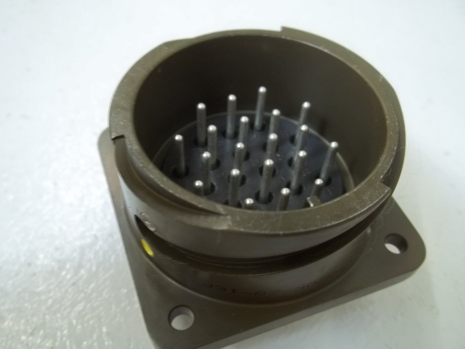 VEAM CIR020R-28-16P CONNECTOR NSNP