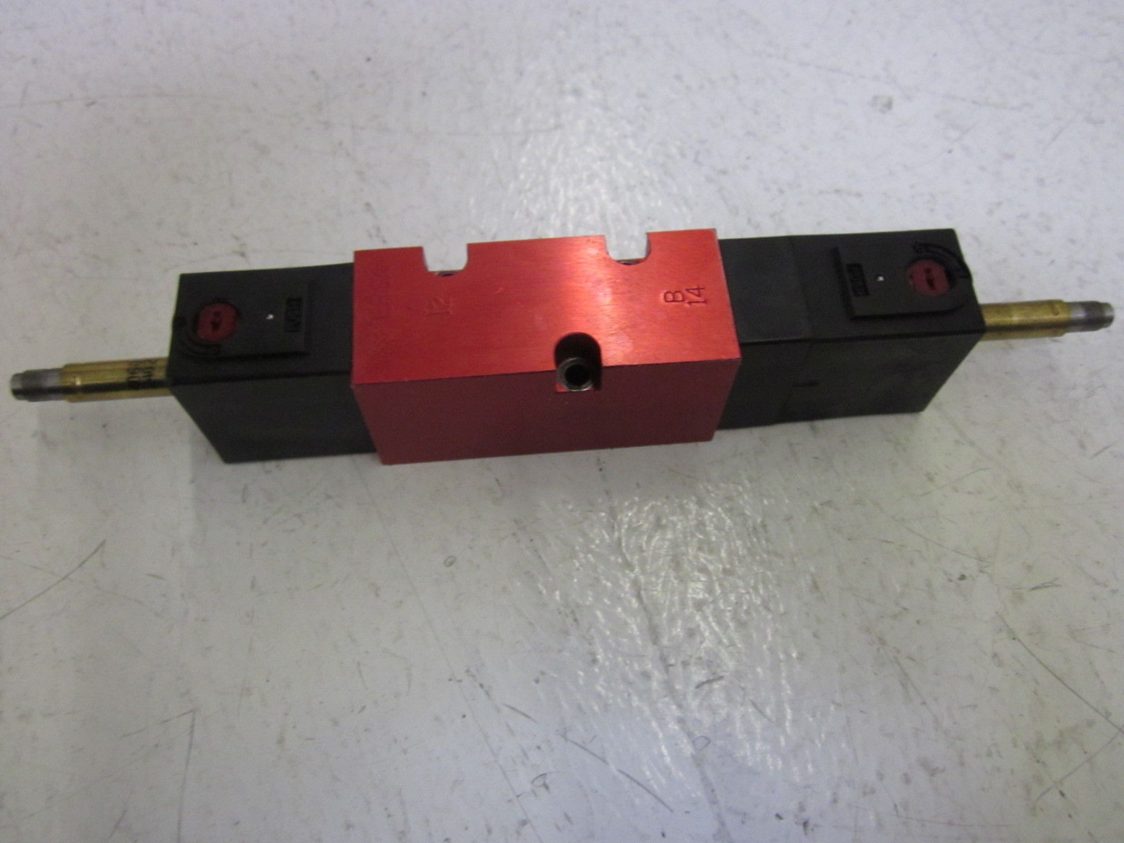VERSA CGG-4332-027-P-D024 SOLENOID VALVE (AS PICTURED) UNMP