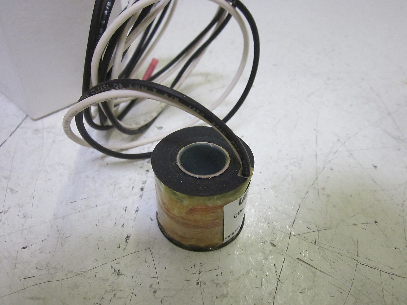 VICKERS 273298 COIL 115VAC NSMP