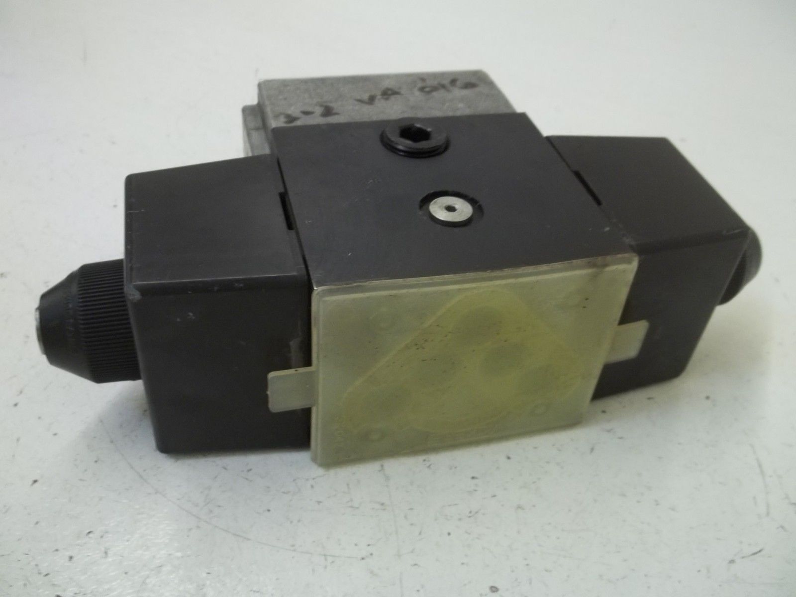 VICKERS DG4S4LW016CB60S324 DIRECTIONAL VALVE UNMP