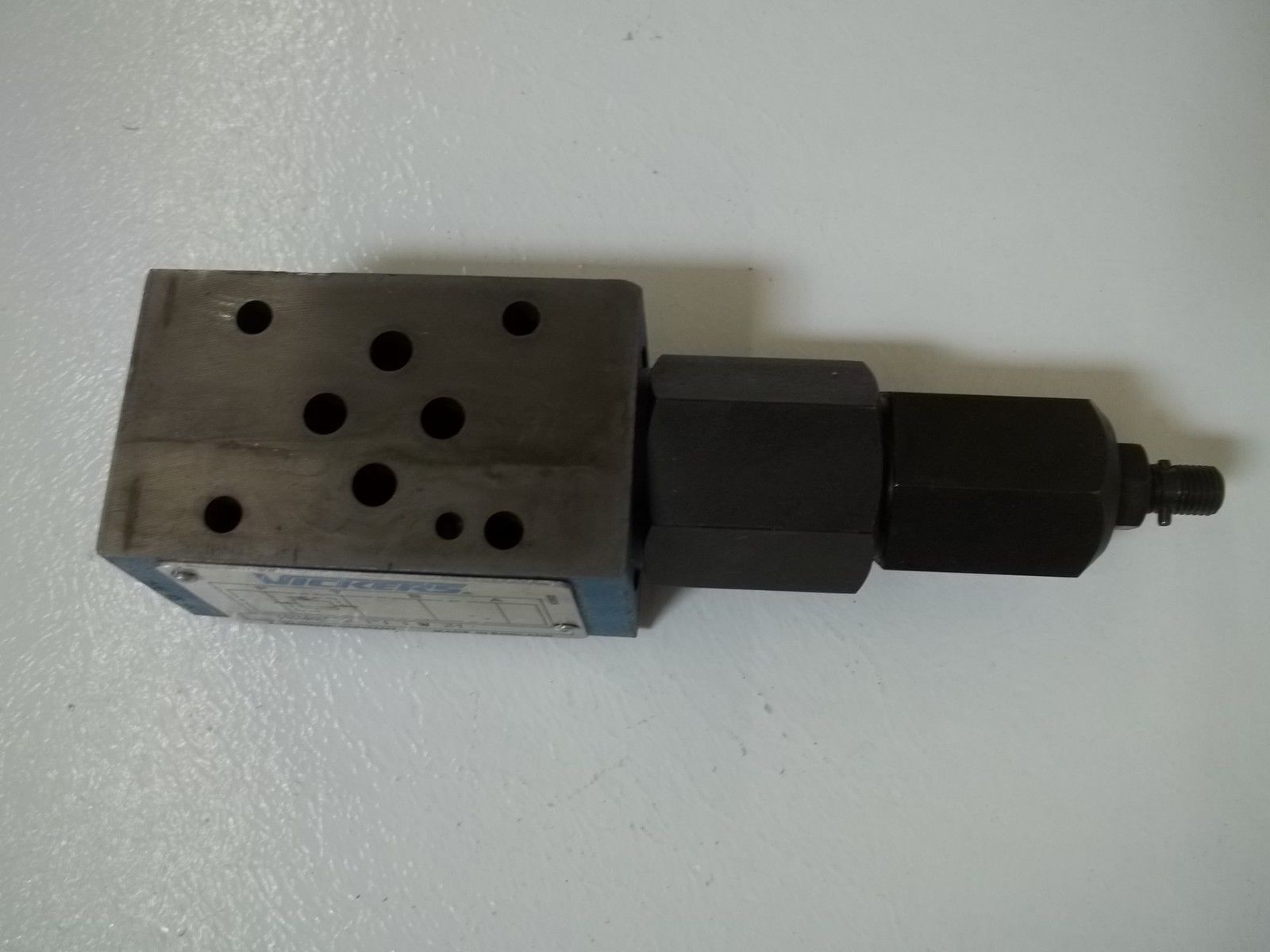 VICKERS DGMC3PTFW31 PRESSURE RELIEF VALVE UNMP