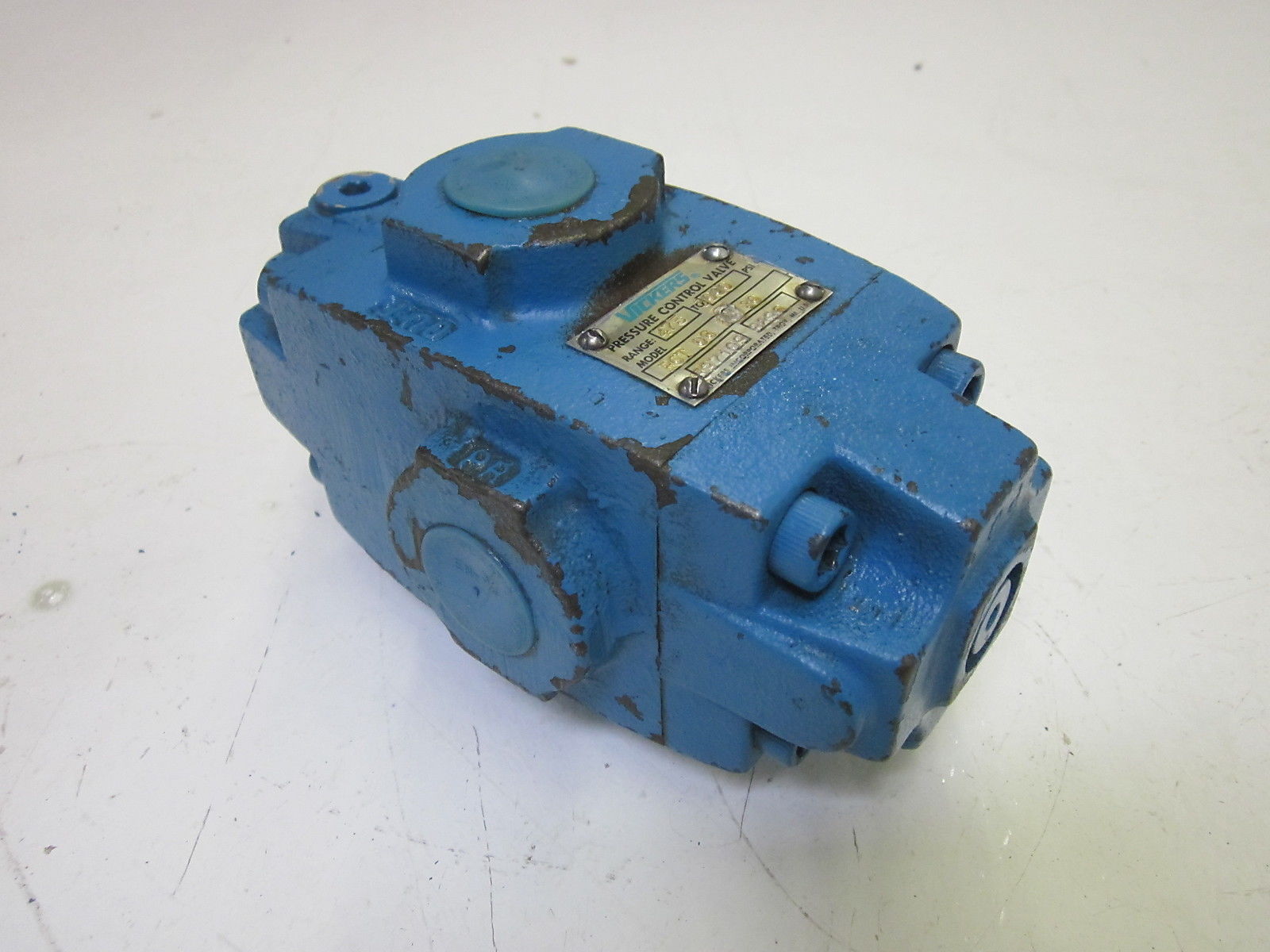 VICKERS RCT-0S-F4-30 PRESSURE VALVE 474-2000 PSI UNMP