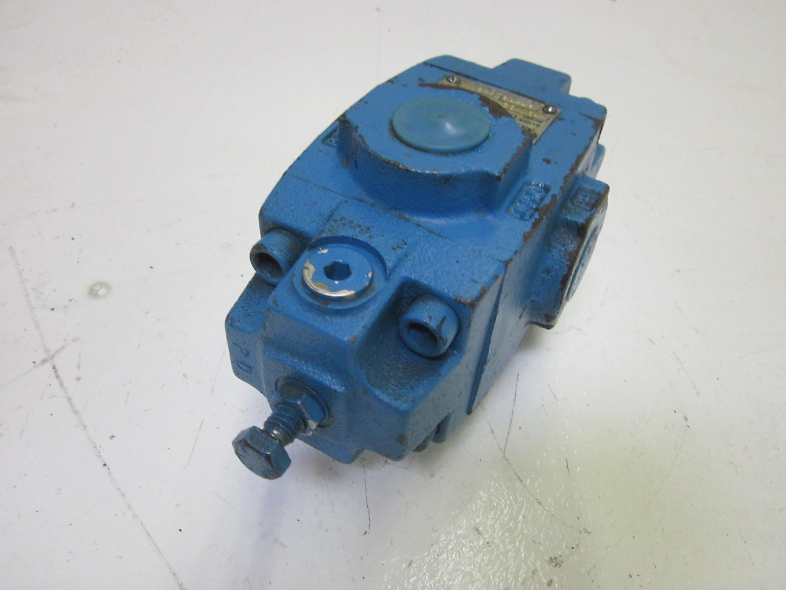 VICKERS RCT-0S-F4-30 PRESSURE VALVE 474-2000 PSI UNMP