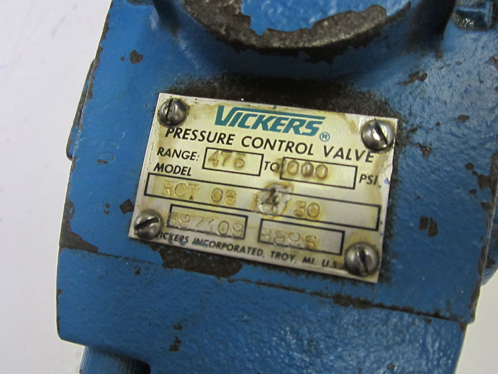 VICKERS RCT-0S-F4-30 PRESSURE VALVE 474-2000 PSI UNMP