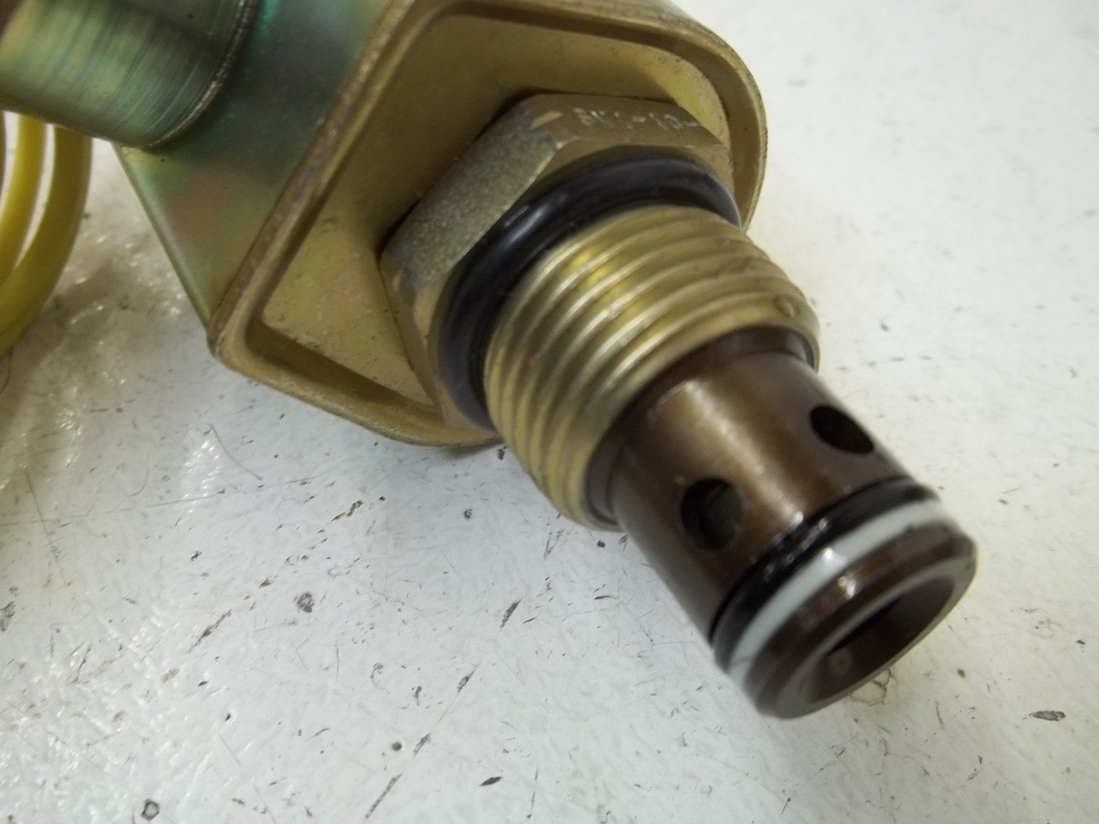 VICKERS SV110C0 SOLENOID VALVE CARTRIDGE UNMP