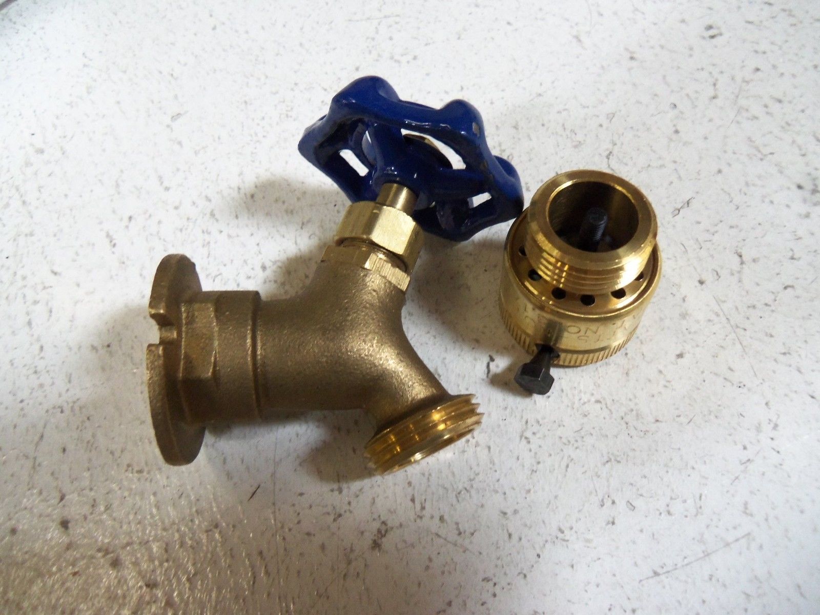 WATTS HANDLE TEE VACUUM BREAKER SC8-4 UNMP
