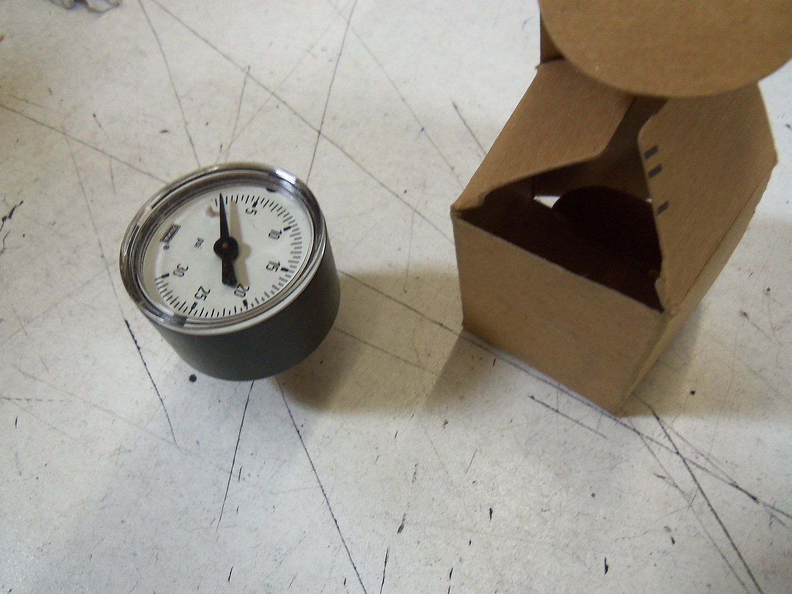 WIKA 1/8" NPT CBM 30PSI *NEW IN BOX*