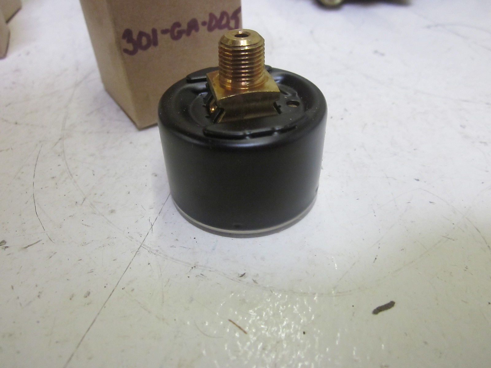 WIKA 9610957 GAUGE 100PSI NSMP