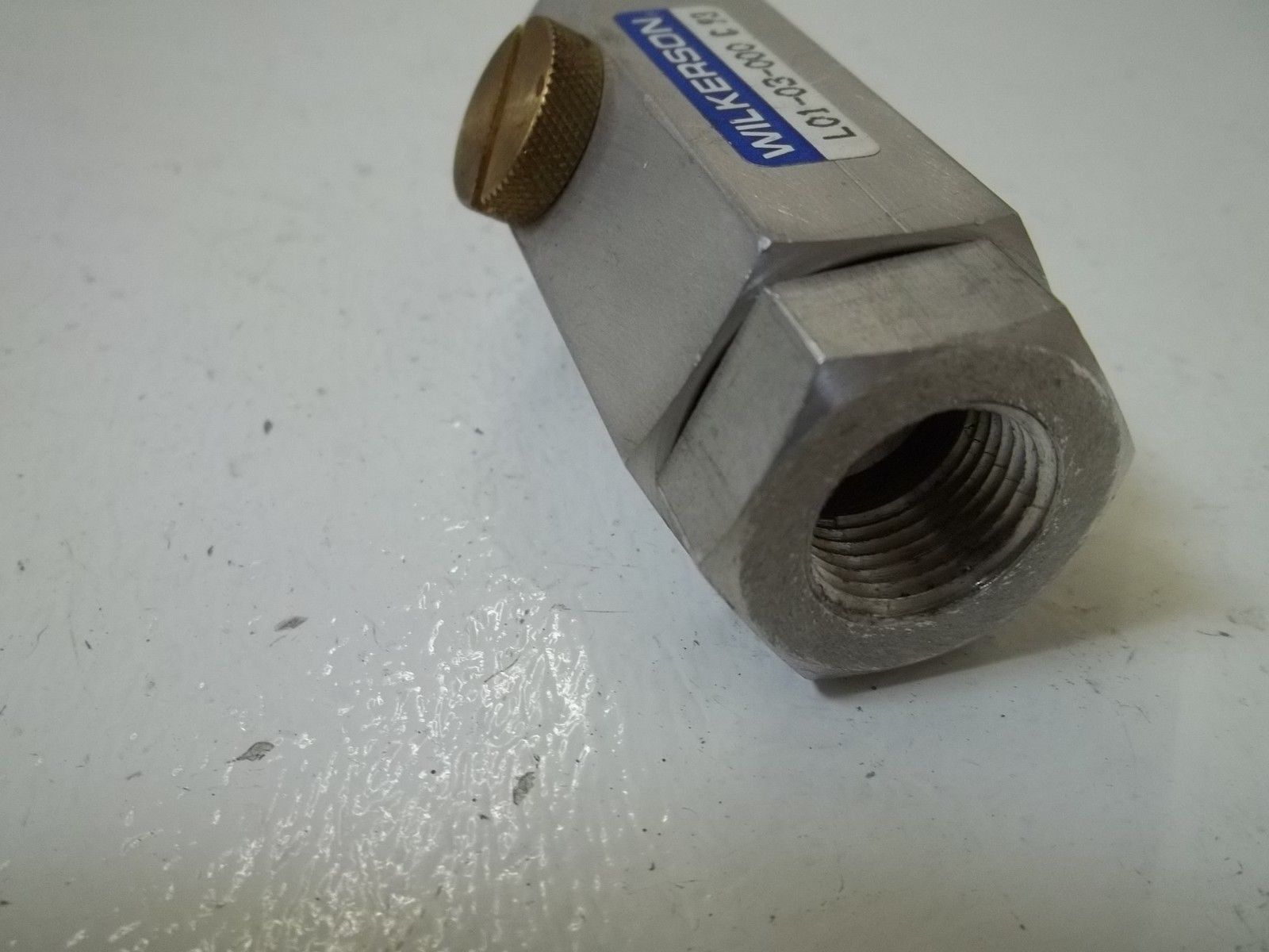 WILKERSON L01-03-000 LUBRICATOR 3/8" UNMP
