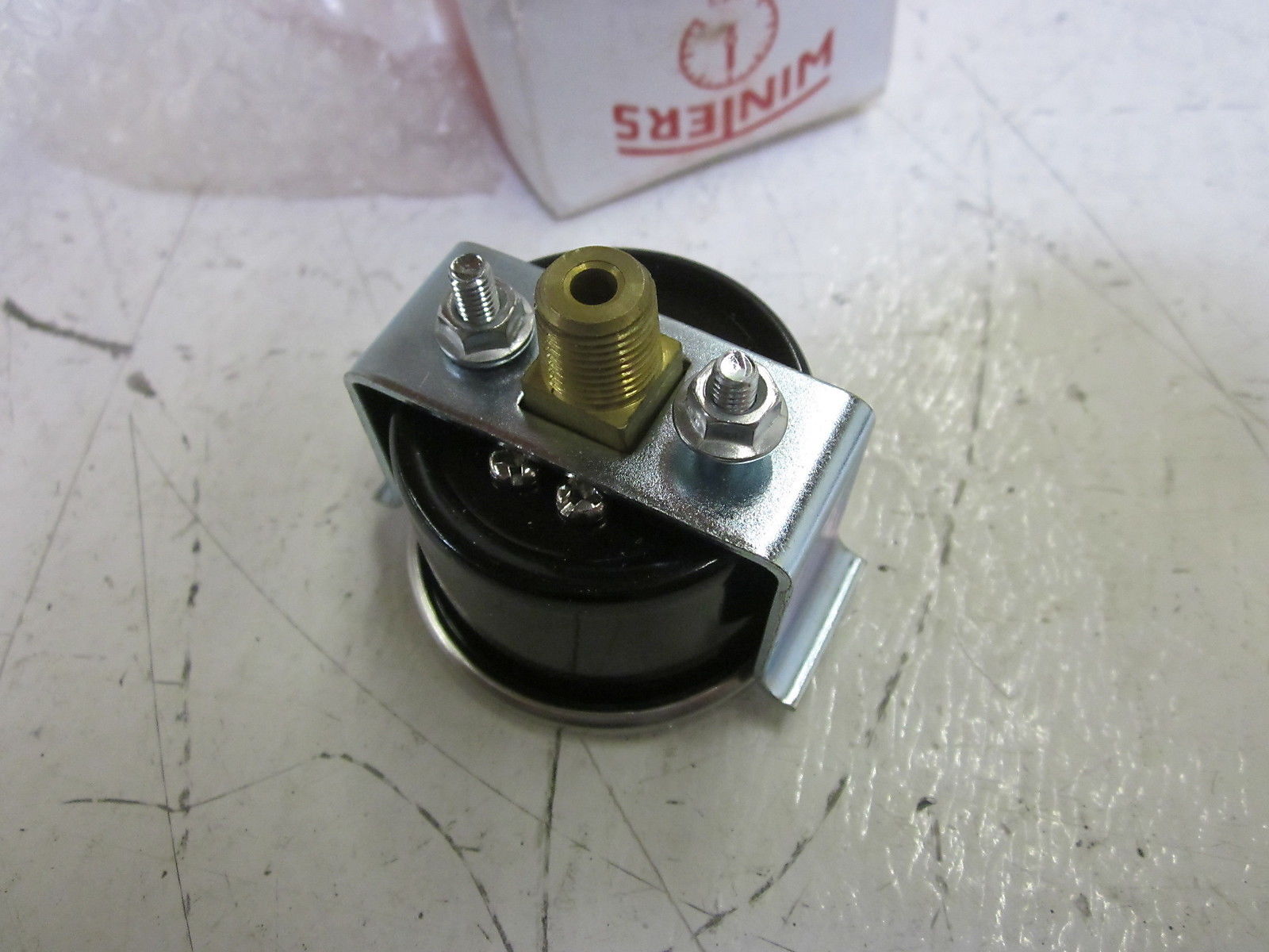 WINTERS E1420UC-CHEN GAUGE 0-100PSI/KPA 1.5" X 1/8 NPT NSMP