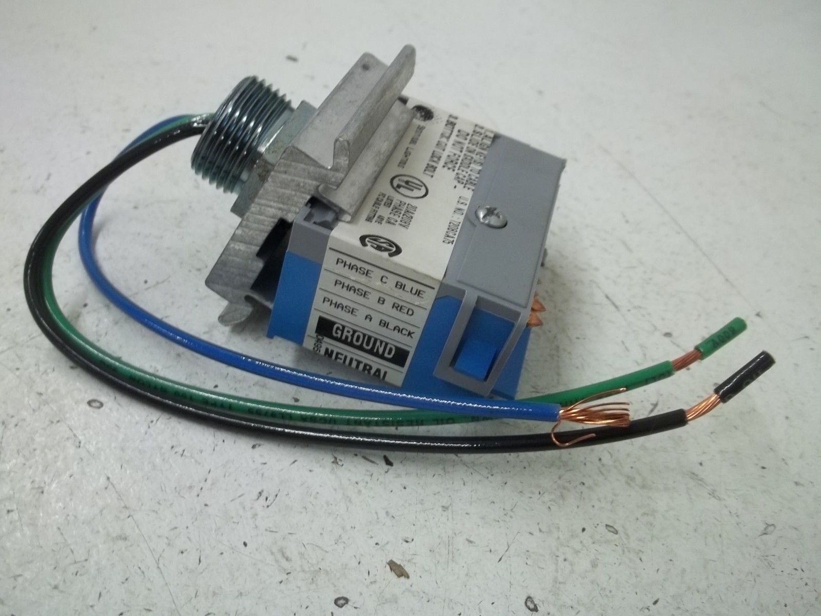 WIREMOLD T208CA75 3/4" TAP & FIXTURE HANGER 20A/1208V GRAY/BLUE NSMP