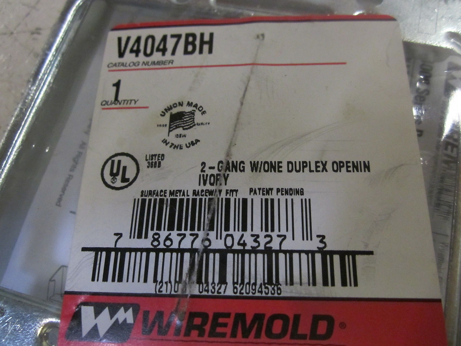 WIREMOLD V4047BH WALL PLATE 2-GANG ONE DUPLEX IVORY NSMP