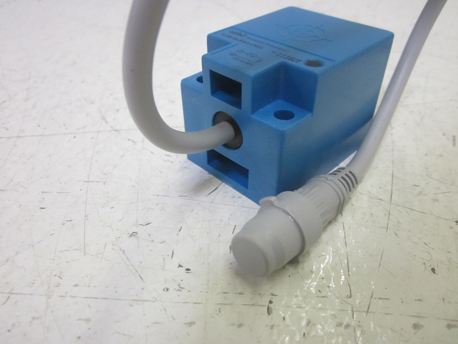 YAMATAKE-HONEYWELL FL2R-20J6SD-CN03 PROXIMITY SENSOR 10-30VNSMP