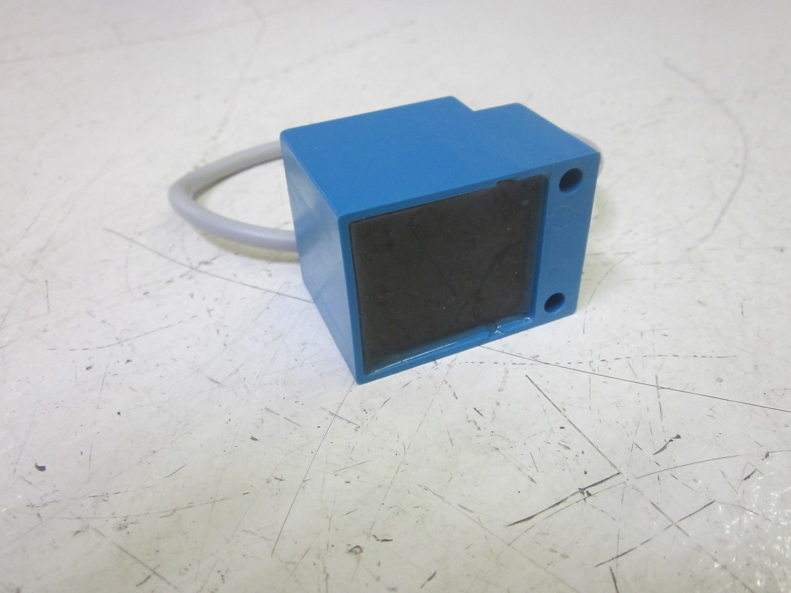YAMATAKE-HONEYWELL FL2R-20J6SD-CN03 PROXIMITY SENSOR 10-30VNSMP