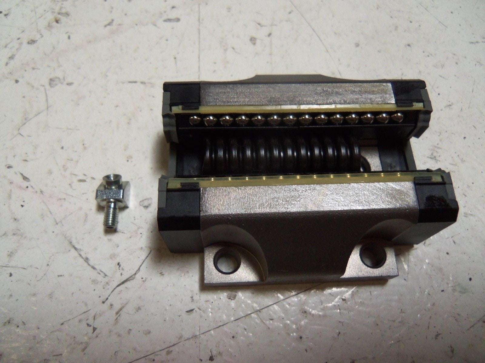 1651-114-10 LINEAR BEARING *NEW IN BOX*