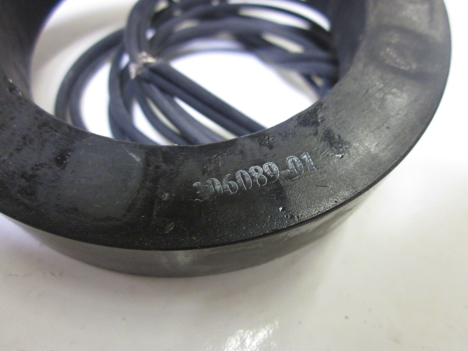 306089-01 COIL *USED*