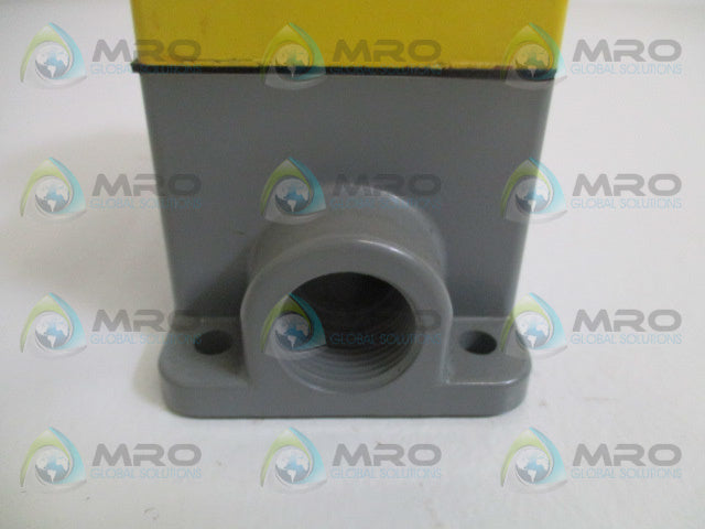 ALLEN BRADLEY 800P-S1R1A SER.D PALM OPERATED PUSHBUTTON *USED*