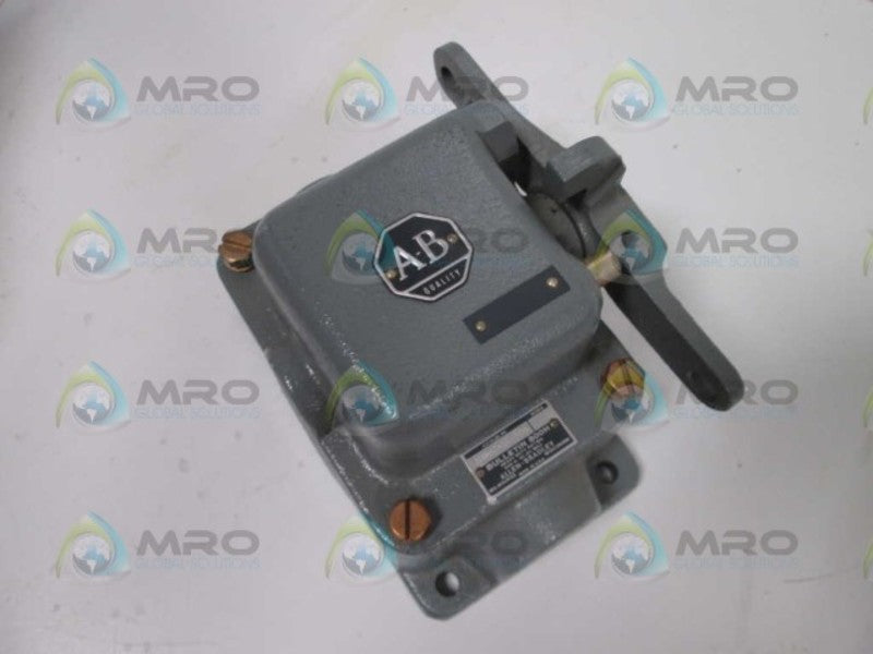 Allen Bradley 800H1HW4C17610 NSFP * GENUINE * AB 800H 1HW4C 17610