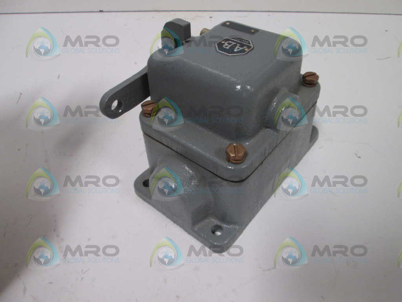 Allen Bradley 800H1HW4C17610 NSFP * GENUINE * AB 800H 1HW4C 17610