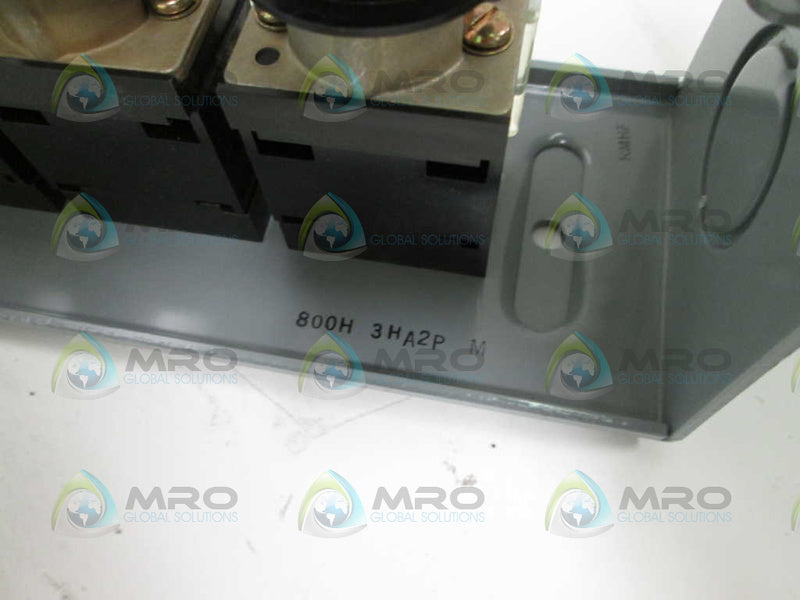 Allen Bradley 800H3HA2P NSFP * GENUINE * AB 800H 3HA2P