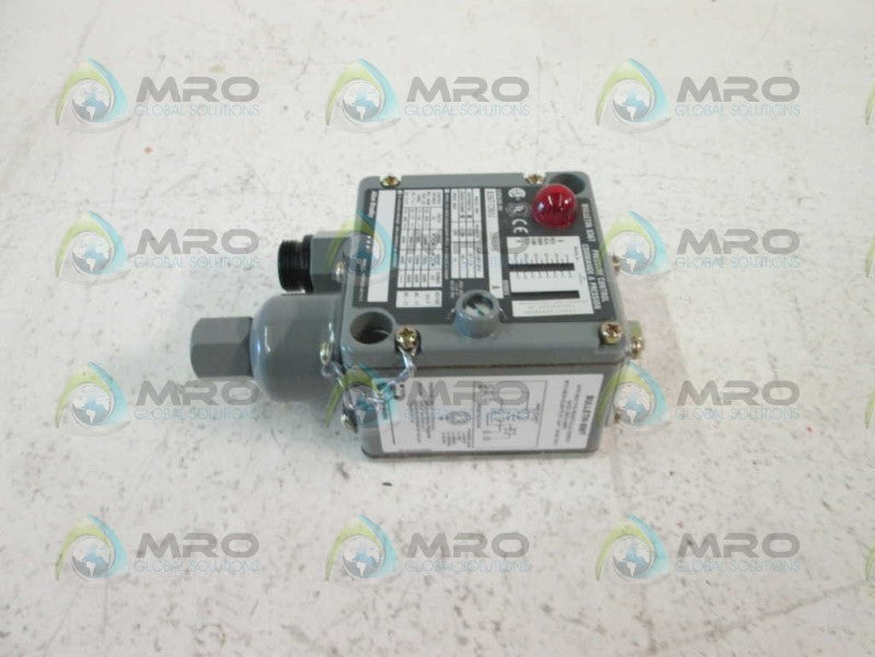Allen Bradley 836TT261JX81X9 NSFP * GENUINE * AB 836T T261JX81X9
