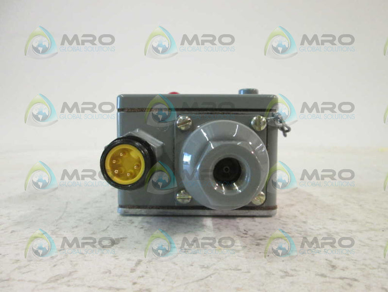 Allen Bradley 836TT261JX81X9 NSFP * GENUINE * AB 836T T261JX81X9