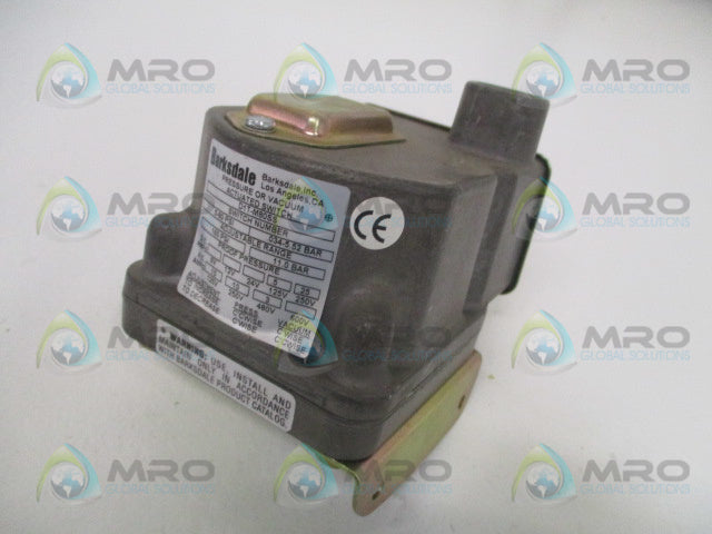 BARKSDALE D1T-M80SS PRESSURE VACUUM ACTUATED SWITCH .5-80 PSI *NEW NO BOX*