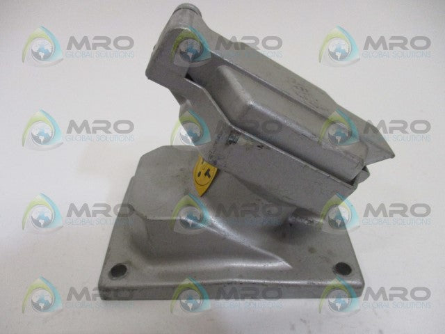 CROUSE-HINDS ENR5201 EXPLOSION-PROOF CONTROL ASSEMBLY COVER *USED*