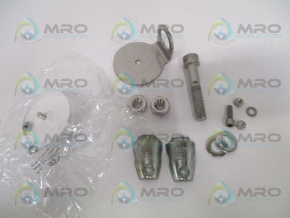 IFM EFECTOR E20997 MOUNTING SET *NEW IN BOX*