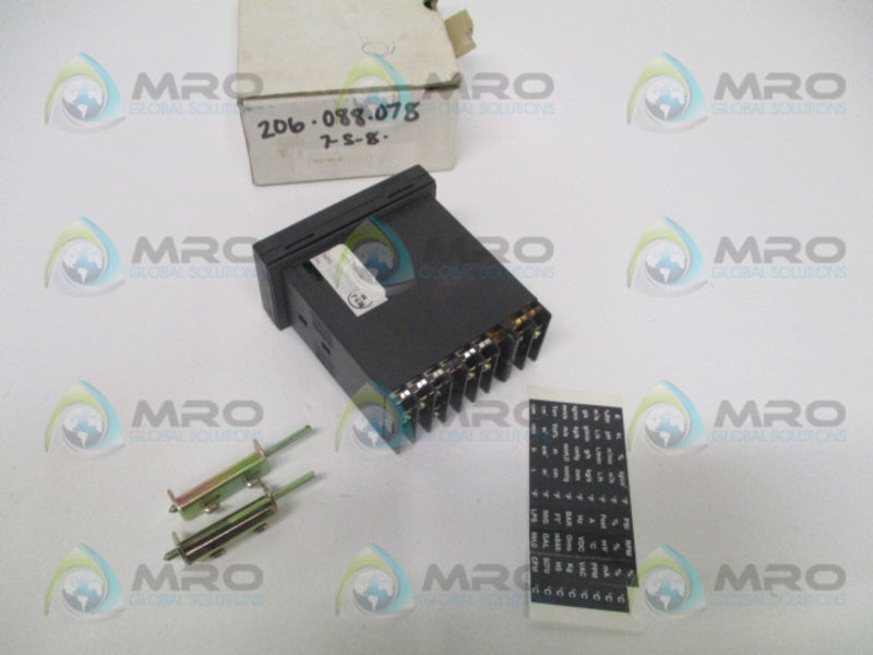 FUJI ELECTRIC PXZ5-TAY1-5V TEMPERATURE CONTROLLER *NEW IN BOX*