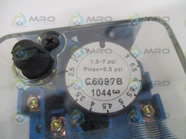 HONEYWELL C6097B1044 GAS PRESSURE SWITCH 1.5-7 PSI *NEW IN BOX*