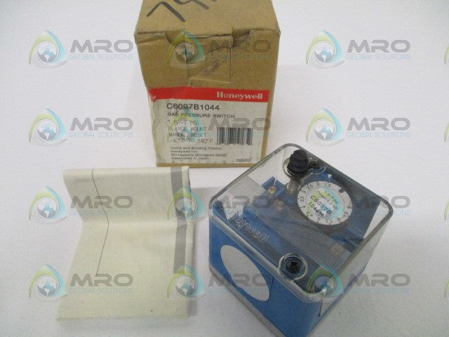 HONEYWELL C6097B1044 GAS PRESSURE SWITCH 1.5-7 PSI *NEW IN BOX*