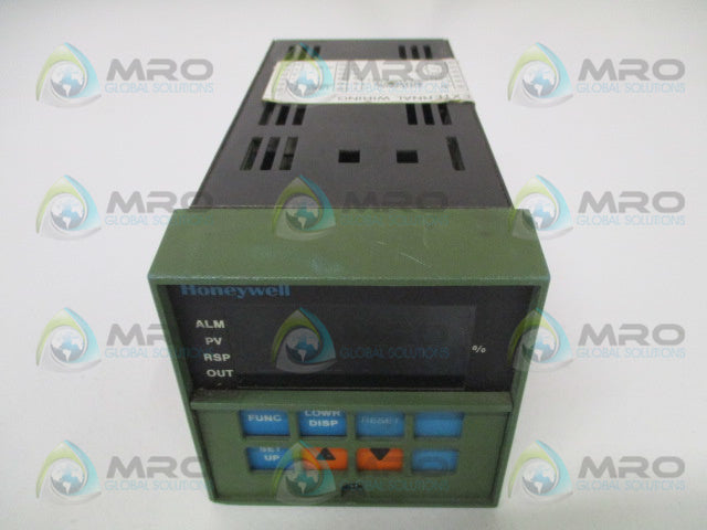 HONEYWELL DC3005-0-000-1-00-0111 TEMPERATURE CONTROLLER *USED*