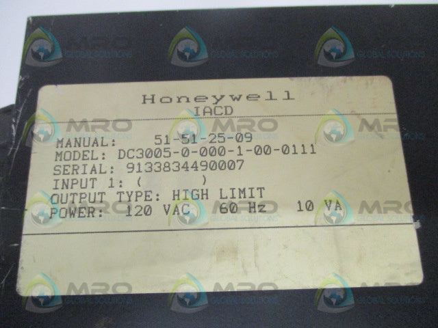 HONEYWELL DC3005-0-000-1-00-0111 TEMPERATURE CONTROLLER *USED*