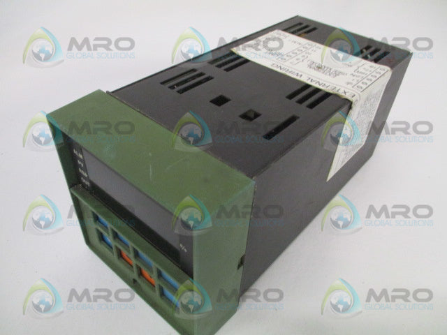 HONEYWELL DC3005-0-000-1-00-0111 TEMPERATURE CONTROLLER *USED*