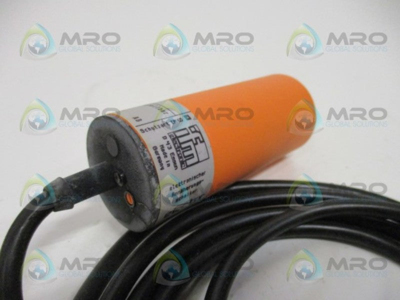 IFM EFECTOR KB5002 CAPACITIVE SENSOR *NEW IN BOX*