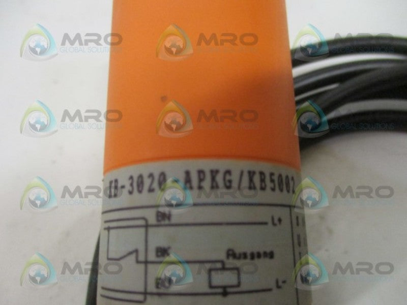 IFM EFECTOR KB5002 CAPACITIVE SENSOR *NEW IN BOX*