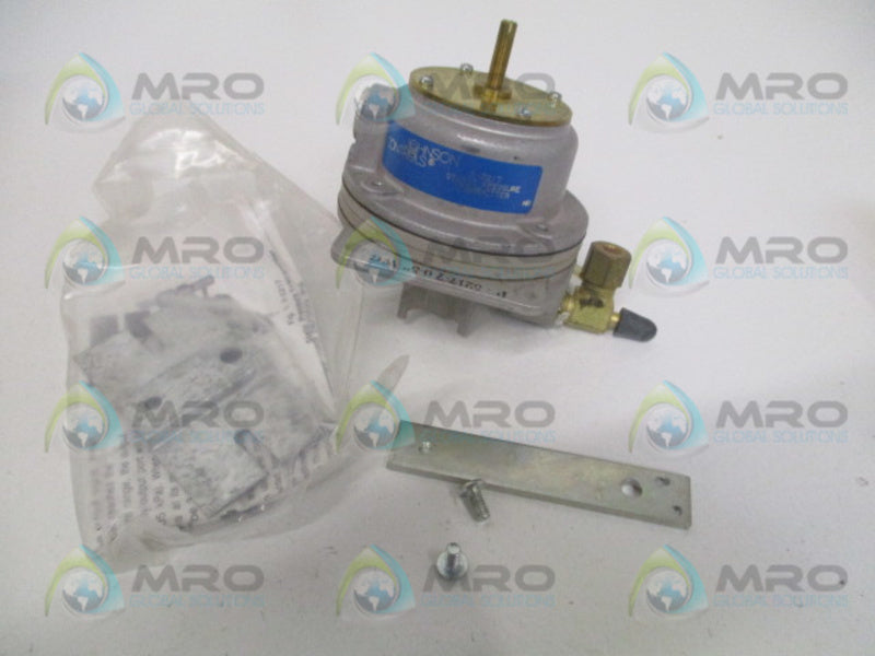 JOHNSON CONTROLS  P-5217-7 STATIC PRESSURE TRANSMITTER 0/5 IN. W.C. *NEW IN BOX*