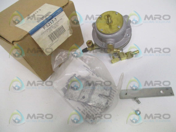 JOHNSON CONTROLS  P-5217-7 STATIC PRESSURE TRANSMITTER 0/5 IN. W.C. *NEW IN BOX*
