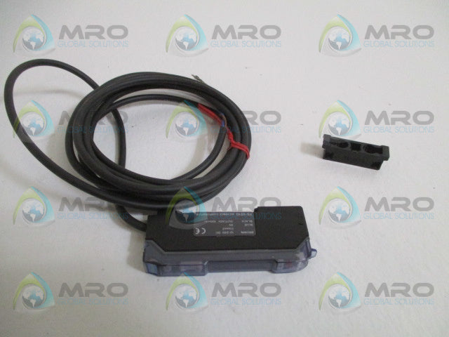 KEYENCE FS-V21G FIBER OPTIC SENSOR *NEW IN BOX*