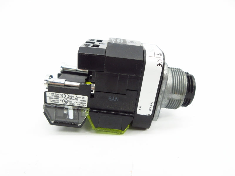 ALLEN BRADLEY 800TC-NX4 SER. T 120V (AS PICTURED) (WH) NSMP