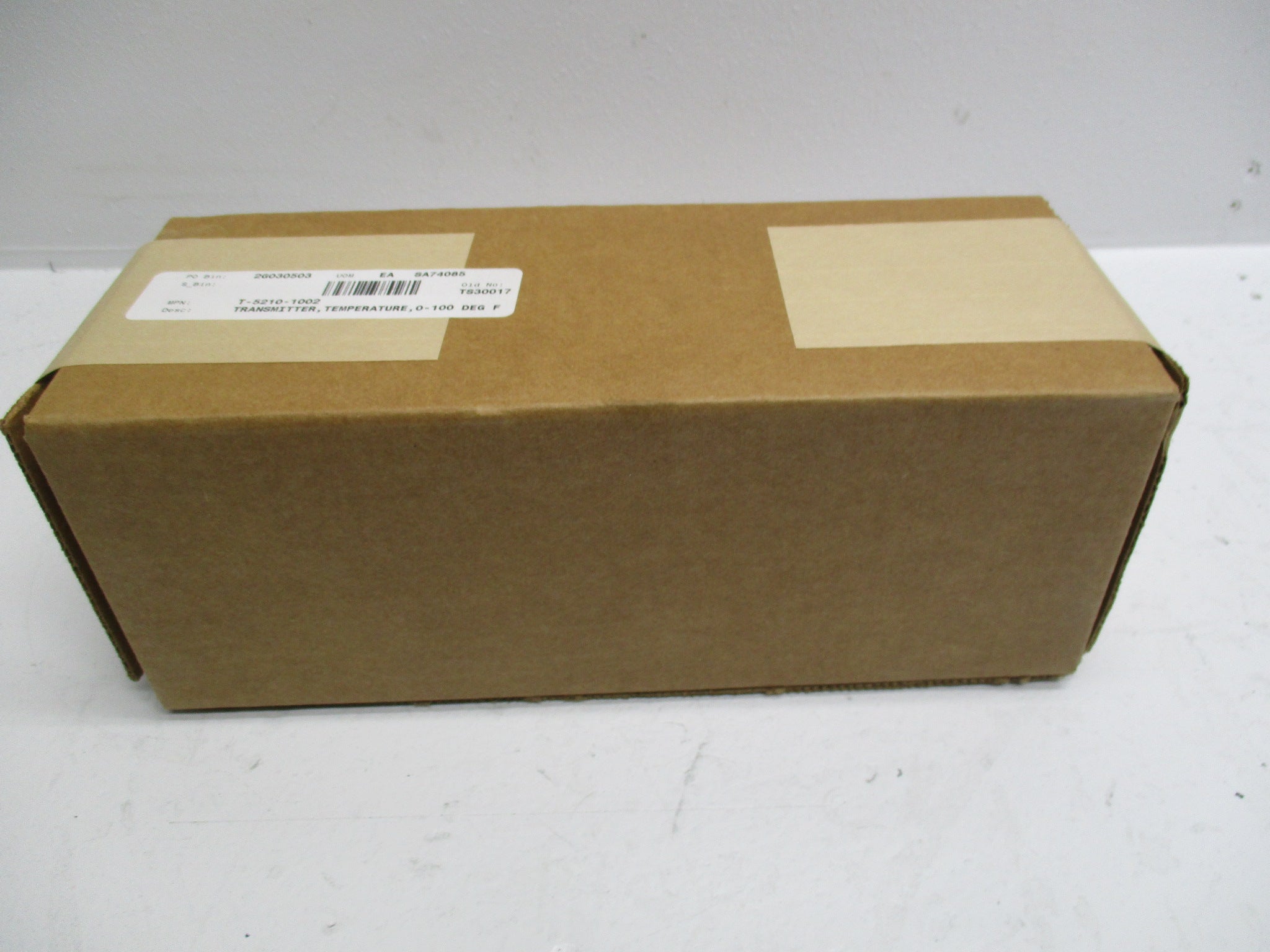 JOHNSON CONTROLS T-5210-1002 TEMPERATURE TRANSMITTER 5-1/2" BULB ELEMENT 0 TO 100F * FACTORY SEALED *