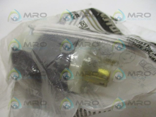 LEVITON 4720-C LOCKING PLUG * NEW IN FACTORY BAG *