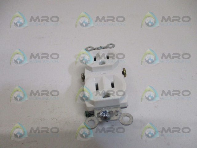 PASS & SEYMOUR CR15-W DUPLEX RECEPTACLE *NEW IN BOX*