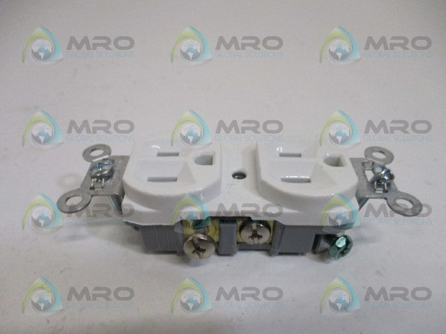 PASS & SEYMOUR CR15-W DUPLEX RECEPTACLE *NEW IN BOX*