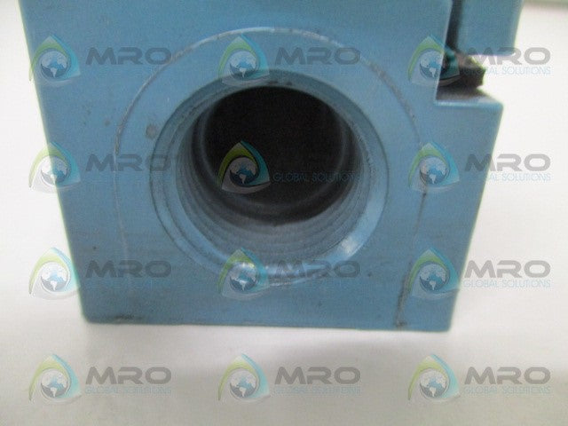 MICROSWITCH LYT02C-2S PROXIMITY SWITCH *USED*