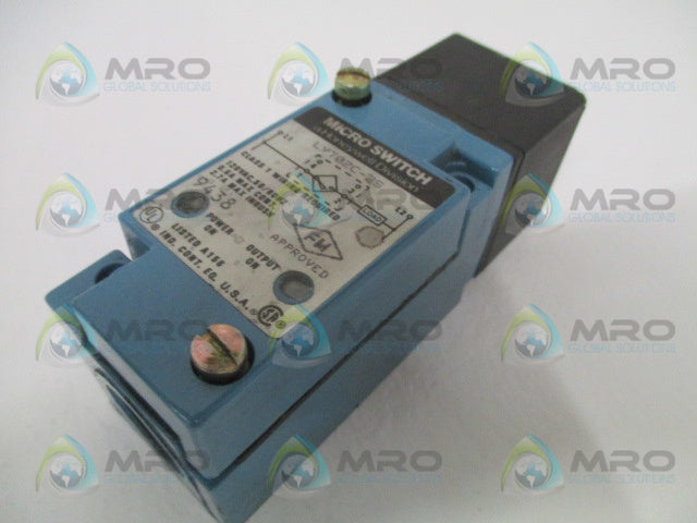 MICROSWITCH LYT02C-2S PROXIMITY SWITCH *USED*